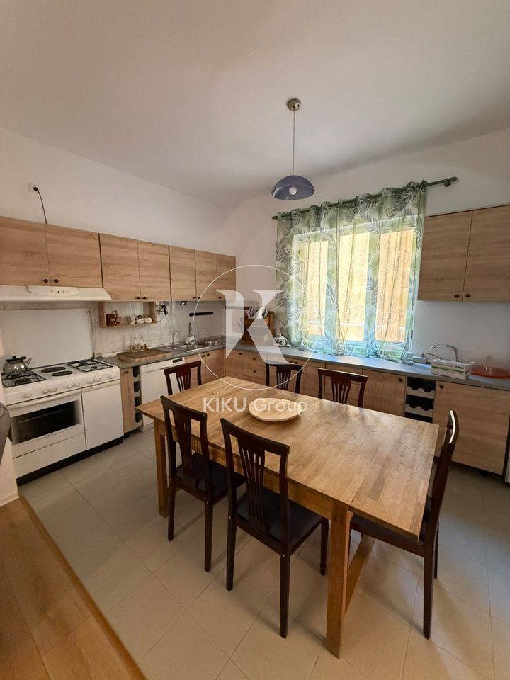 Casa privata 3+1+2 in affitto in Via Pjetër Budi
