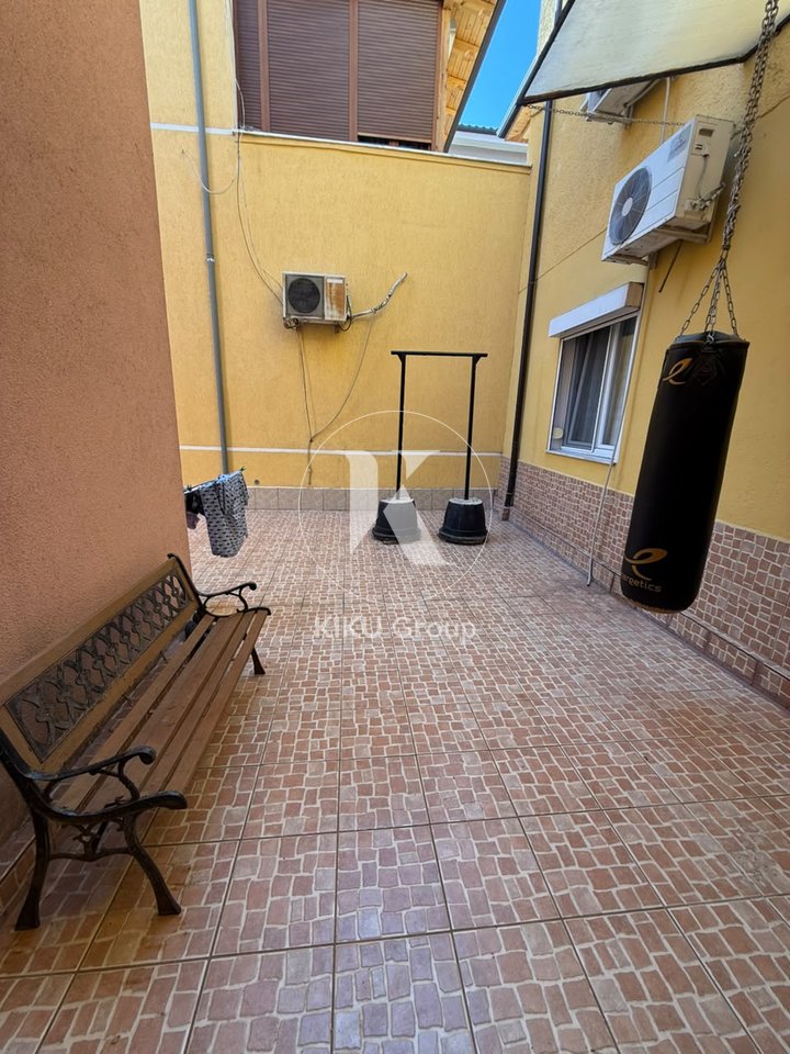 Casa privata 3+1+2 in affitto in Via Pjetër Budi