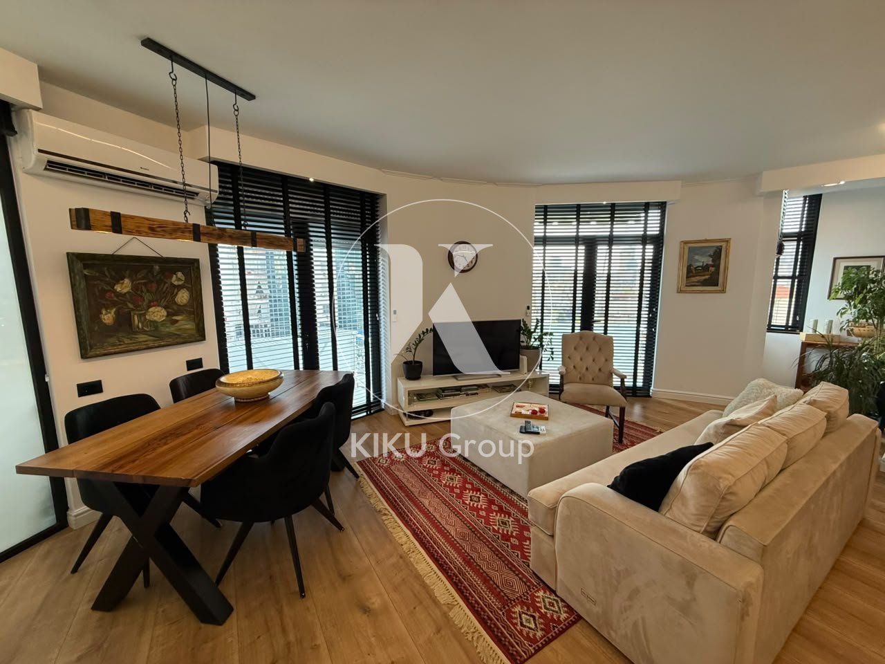 Jepet me Qira Apartament 2+1+2+2 Poste Parkimi në Ish-Tregun Elektrik