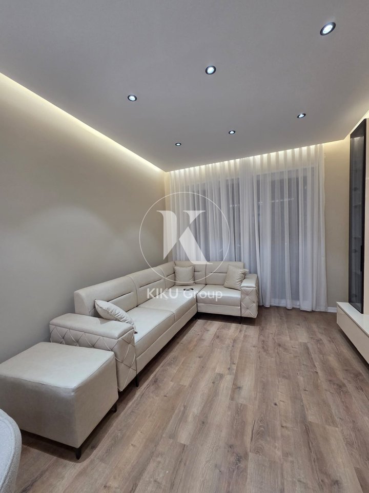 Apartament 1+1 me Qira – Rruga 5 Maji, pranë Conad