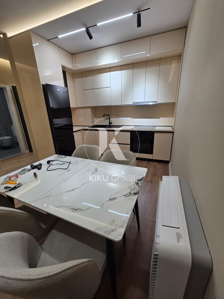 Apartament 1+1 me Qira – Rruga 5 Maji, pranë Conad