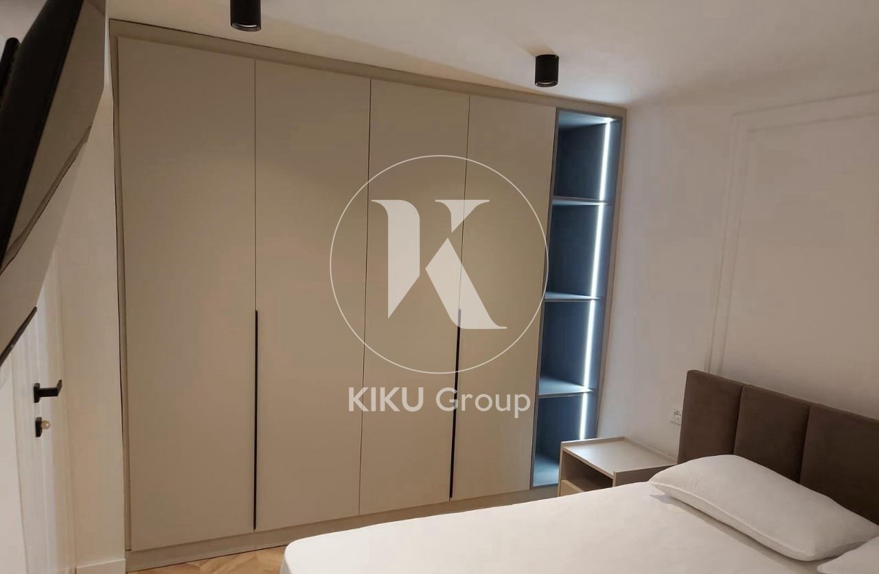 Apartament modern 2+1 me oborr privat