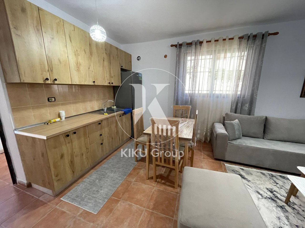 Apartament 1+1 + Post Parkimi me Qira – Ali Demi, Tiranë