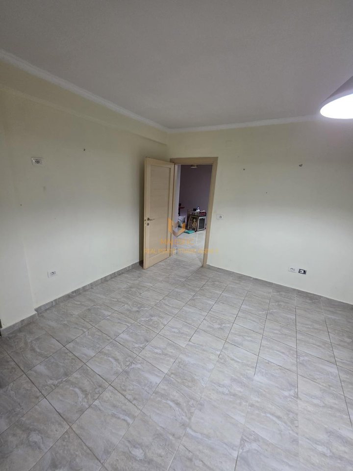 Appartamento in Vendita – Giardino Botanico
? Vicino al Giardino Botanico, Tirana