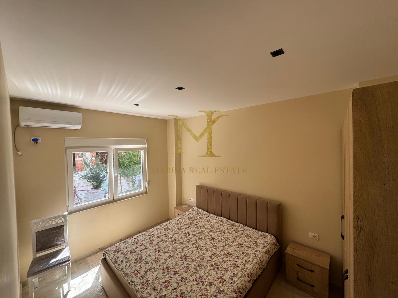 Apartament 3+1 me Verandë, Oborr Privat dhe Parkim – Vetëm 250m nga Deti, Golem!