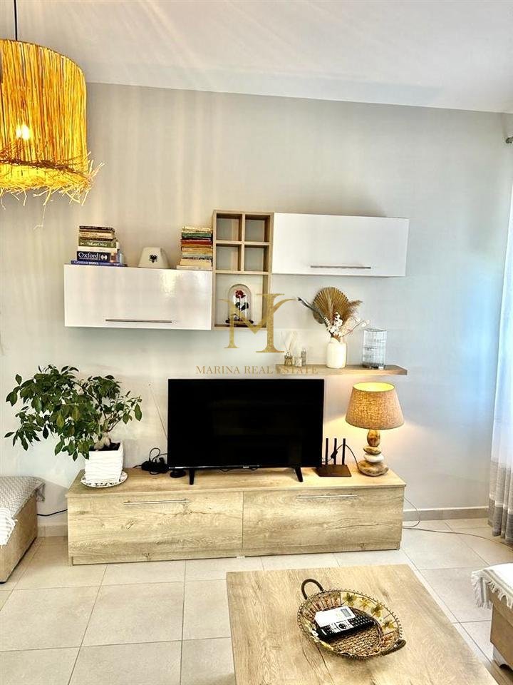 Ofrohet Apartament 1+1 për Shitje – Qerret!!