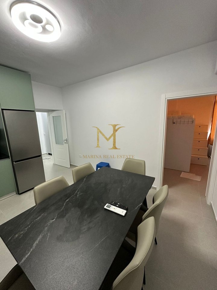 JEPET APARTAMENT I KONVERTUAR NE 2+1 , PLAZH HEKURUDHA !