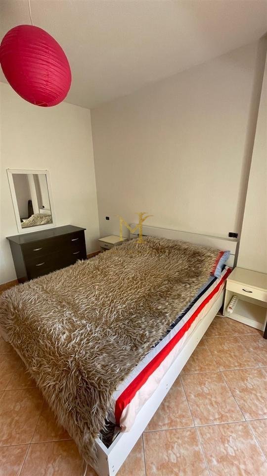 1+1 apartment for sale at Shkëmbi i Kavajës!!