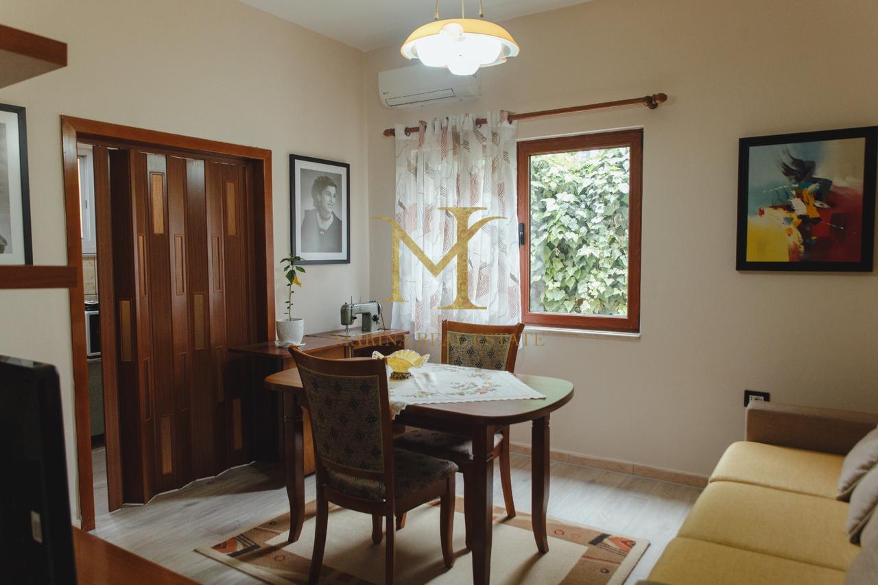OFROHET ME QERA APARTAMENT 1+1 ME OBORR PRIVAT NE QENDER TE DURRESIT!!