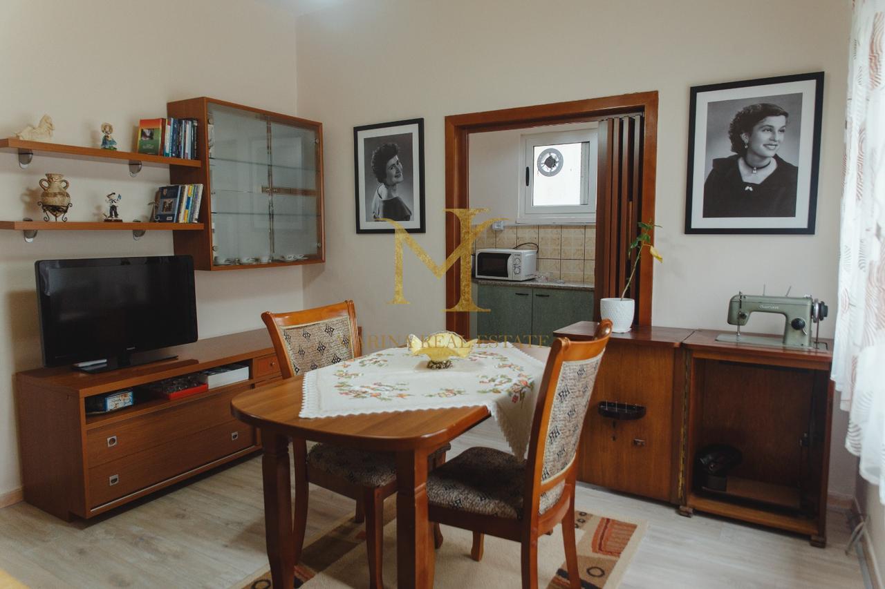 OFROHET ME QERA APARTAMENT 1+1 ME OBORR PRIVAT NE QENDER TE DURRESIT!!