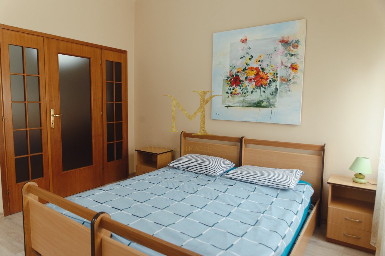 OFROHET ME QERA APARTAMENT 1+1 ME OBORR PRIVAT NE QENDER TE DURRESIT!!
