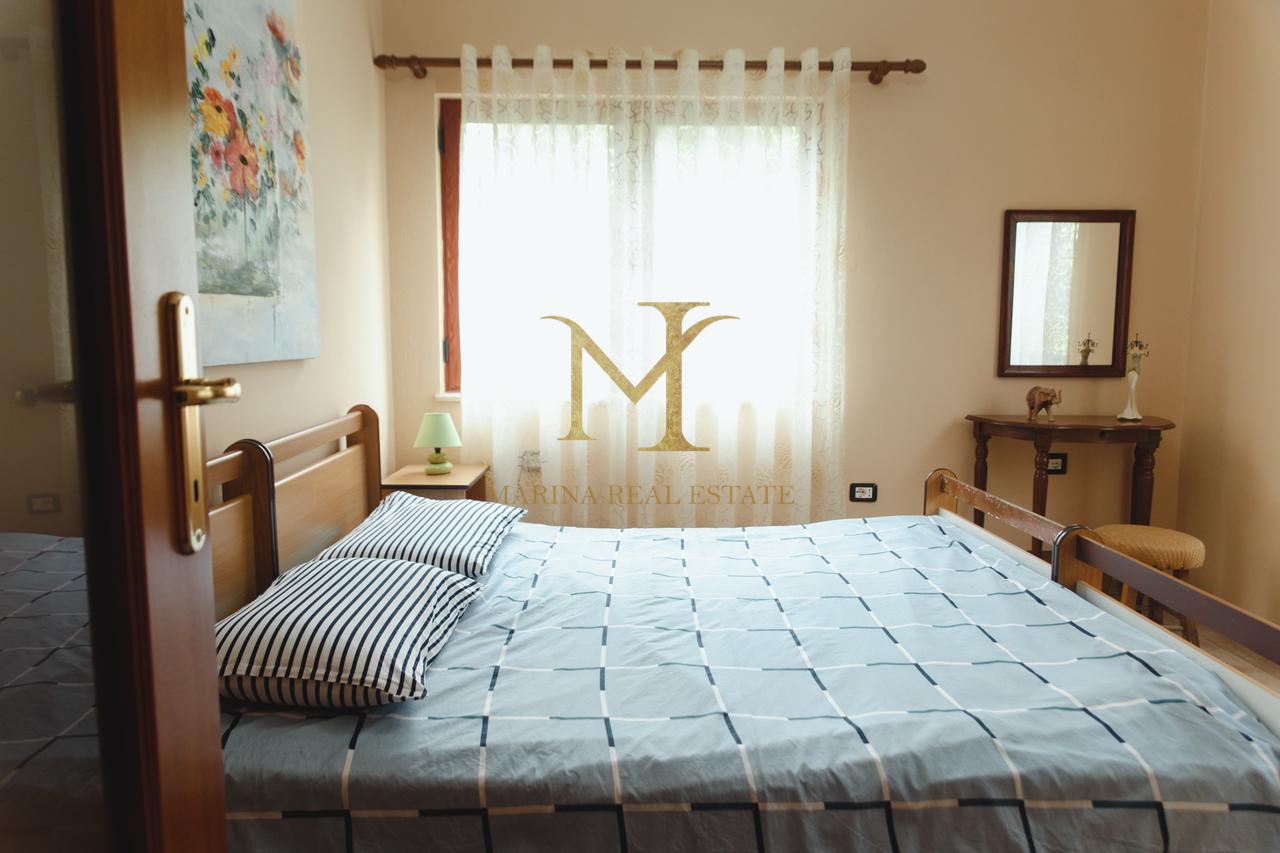 OFROHET ME QERA APARTAMENT 1+1 ME OBORR PRIVAT NE QENDER TE DURRESIT!!
