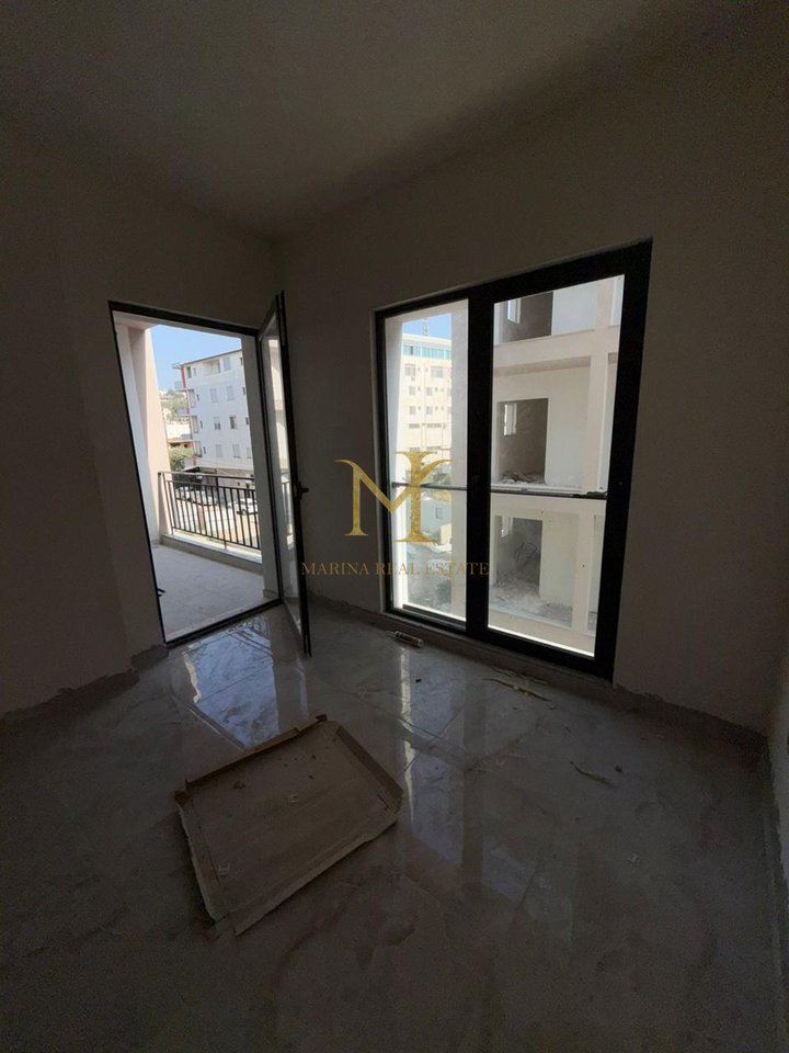 Shitet apartament 1+1, Golem