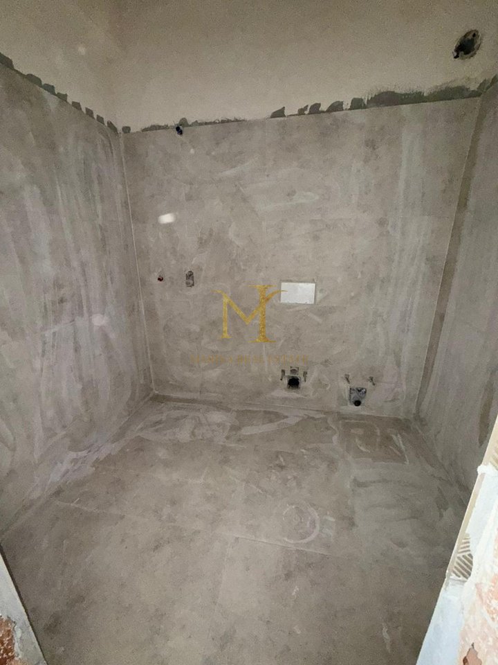 Shitet apartament 1+1, Golem