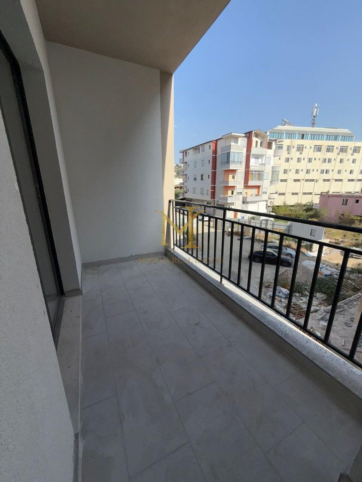 Shitet apartament 1+1, Golem