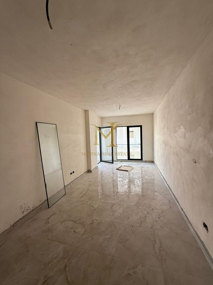 Shitet apartament 1+1, Golem