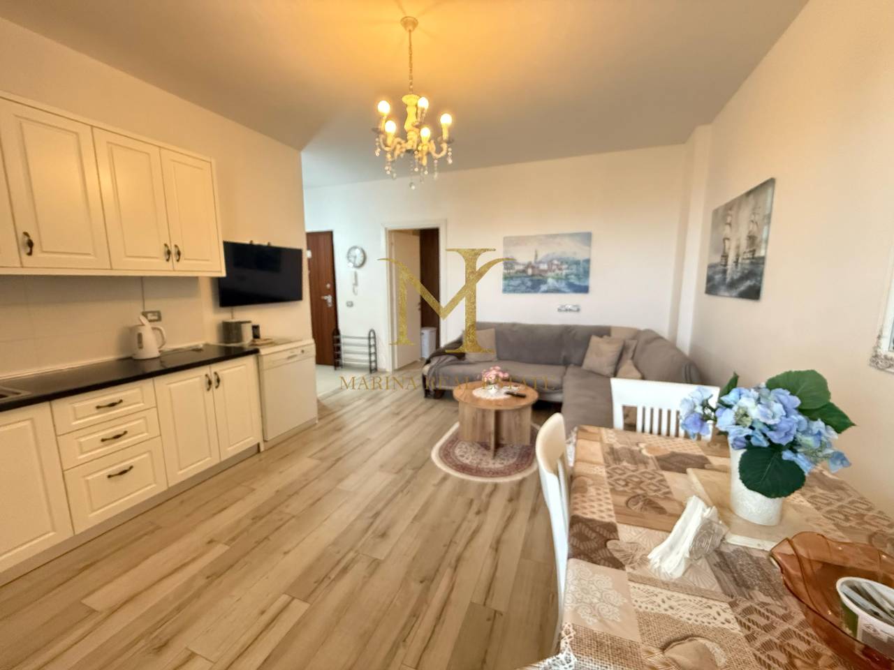 Ofrohet Apartament me Qera Afatgjate , Plepa Durres !!