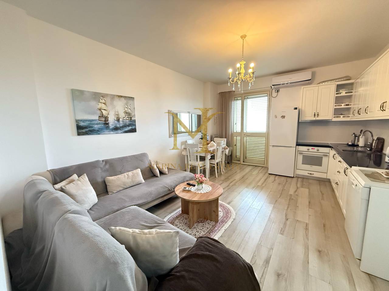 Ofrohet Apartament me Qera Afatgjate , Plepa Durres !!