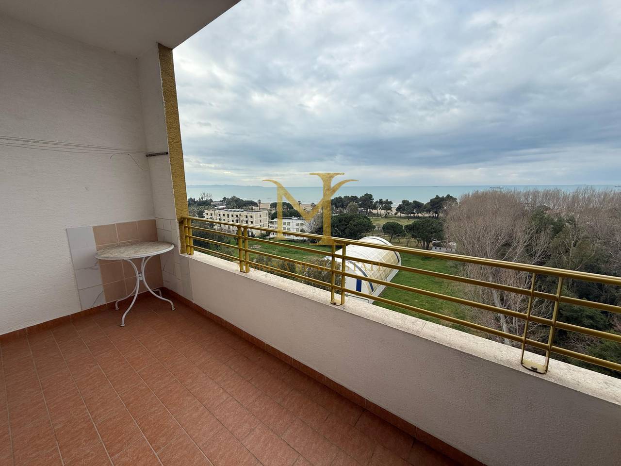 Ofrohet Apartament me Qera Afatgjate , Plepa Durres !!