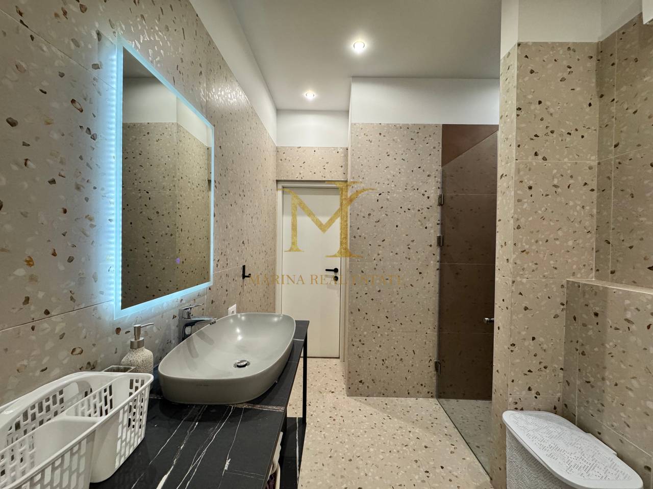 Qera apartament ne Durres, Vollga. 2+1 (shtepi tek 27 katshi)