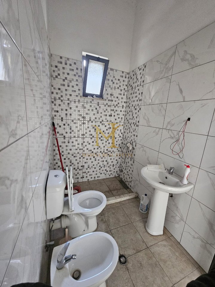 Ambient Biznesi me Dritë Natyrale – Zona e Spitalit, Durrës