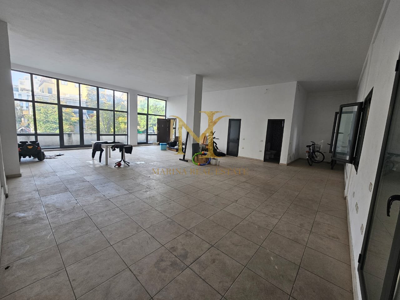 Ambient Biznesi me Dritë Natyrale – Zona e Spitalit, Durrës