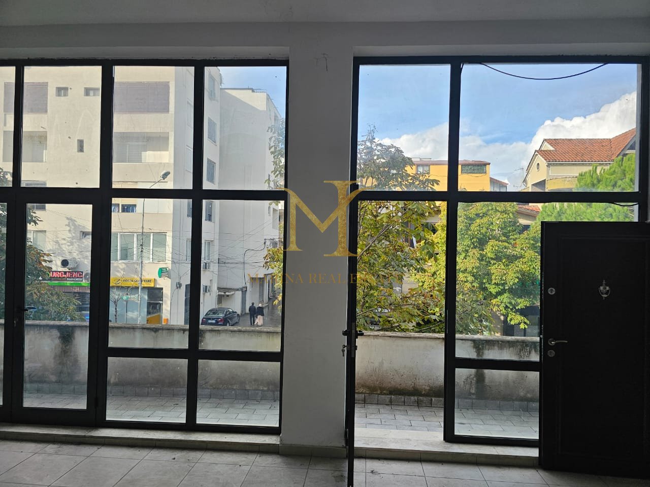 Ambient Biznesi me Dritë Natyrale – Zona e Spitalit, Durrës