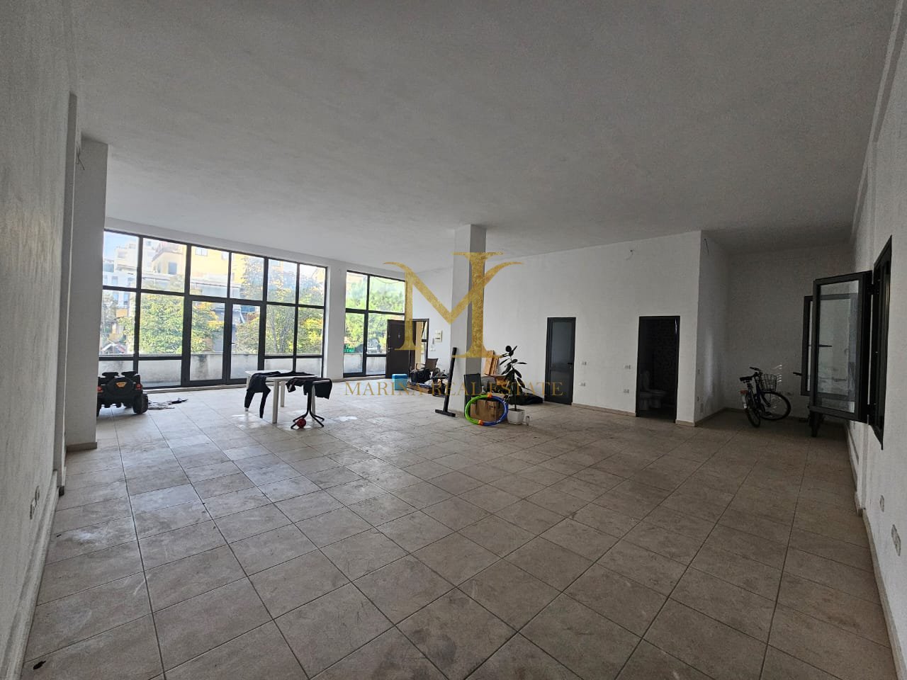 Ambient Biznesi me Dritë Natyrale – Zona e Spitalit, Durrës