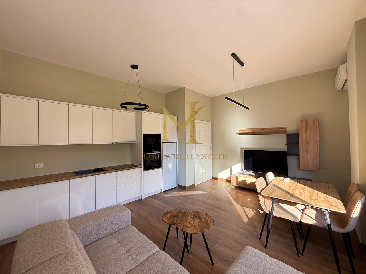 SHITET GARSONIERE NE SHKEMBIN E KAVAJES!!