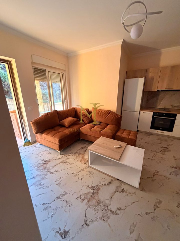 OFROHET PER SHITJE APARTAMENT 1+1 , NE SHKEMBIN E KAVAJES !