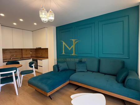 Shitet apartament unik 2+1+2+2 në kompleksin e mirënjohur “Freskia”, Golem – Durrës, vetëm 100 metra larg detit.
