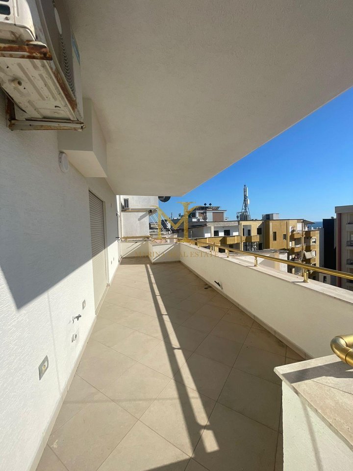 In vendita fantastico appartamento 2+1 con veranda e camino, a Shkëmbi i Kavajës, Durrës!