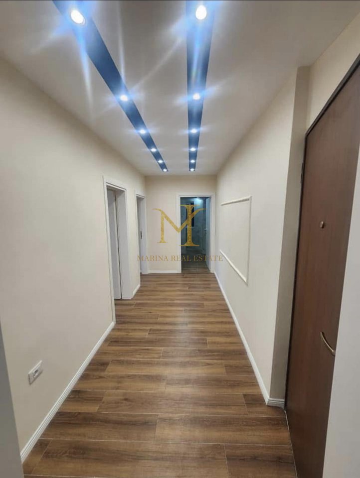 SHITET APARTAMENT 2+1 PRANE STADIUMIT !