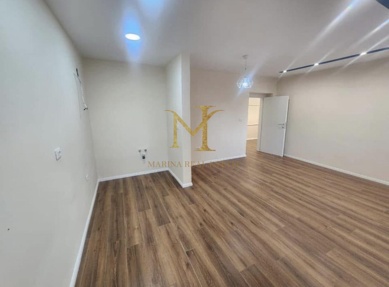 SHITET APARTAMENT 2+1 PRANE STADIUMIT !