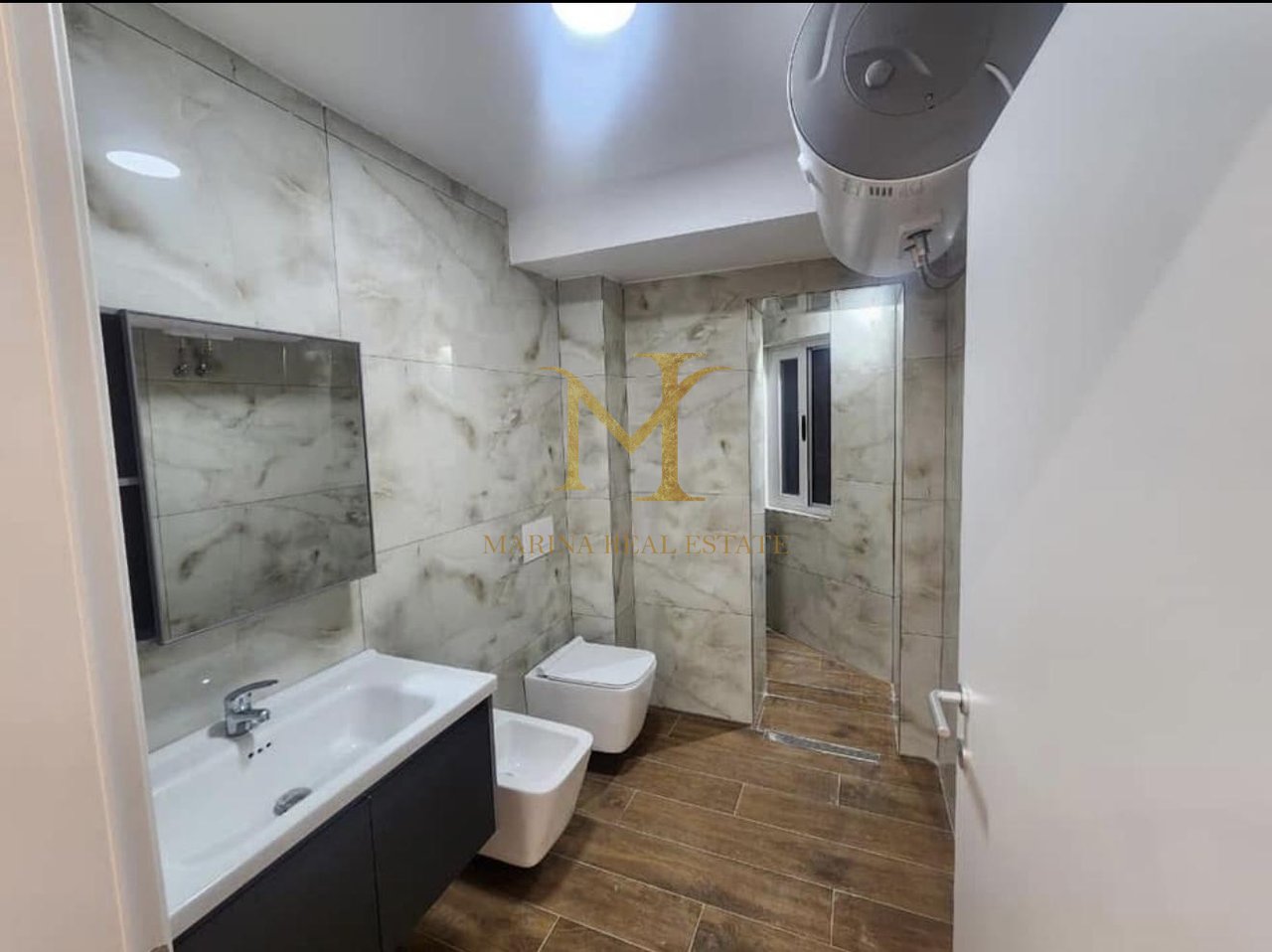 SHITET APARTAMENT 2+1 PRANE STADIUMIT !