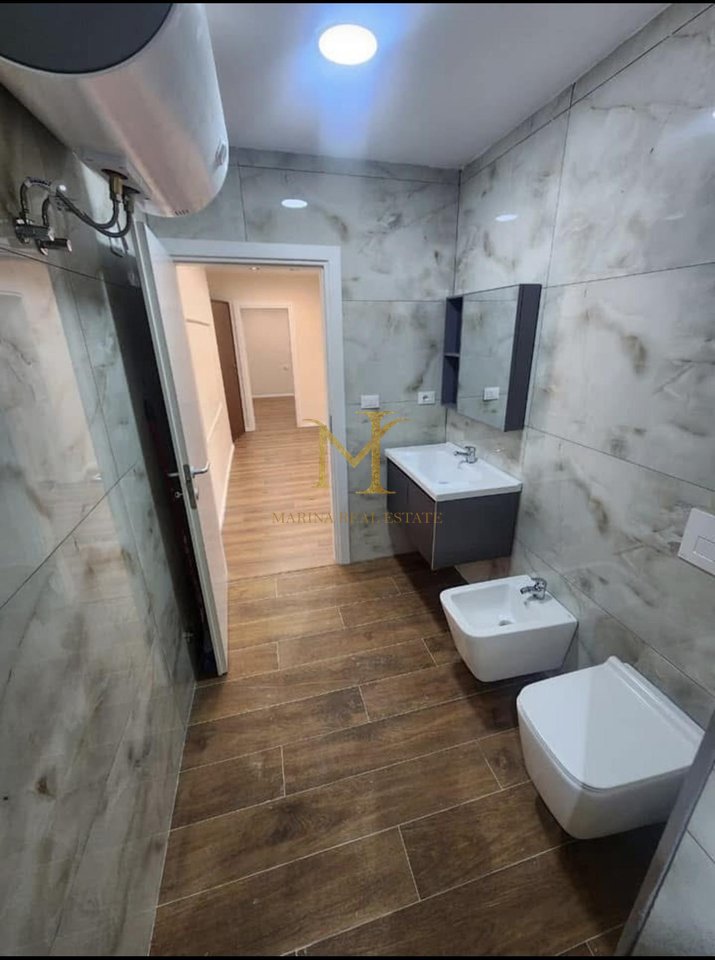 SHITET APARTAMENT 2+1 PRANE STADIUMIT !