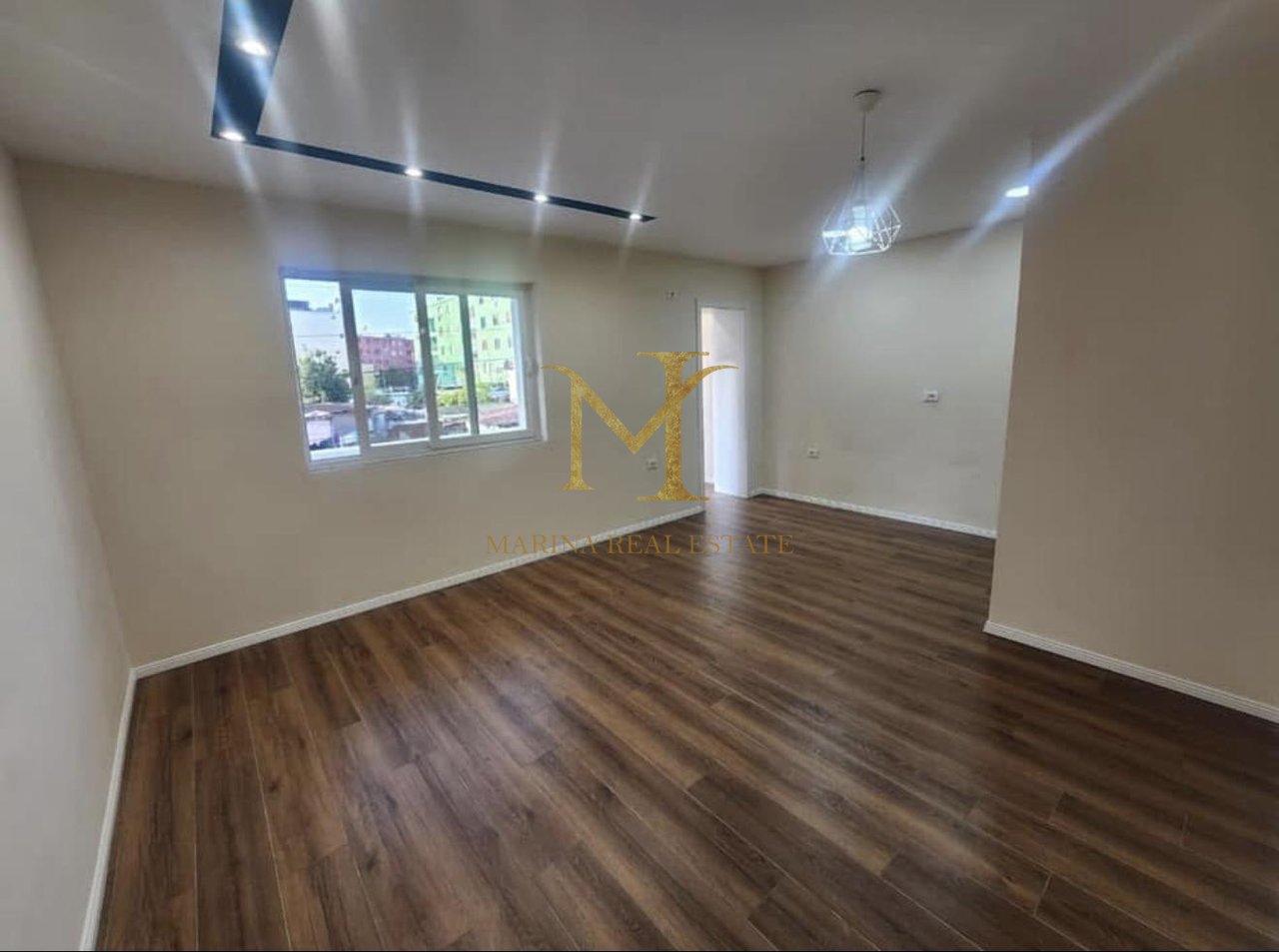 SHITET APARTAMENT 2+1 PRANE STADIUMIT !