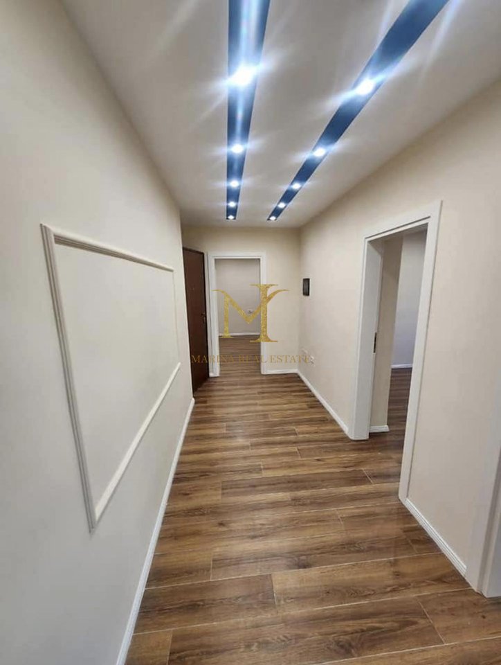 SHITET APARTAMENT 2+1 PRANE STADIUMIT !