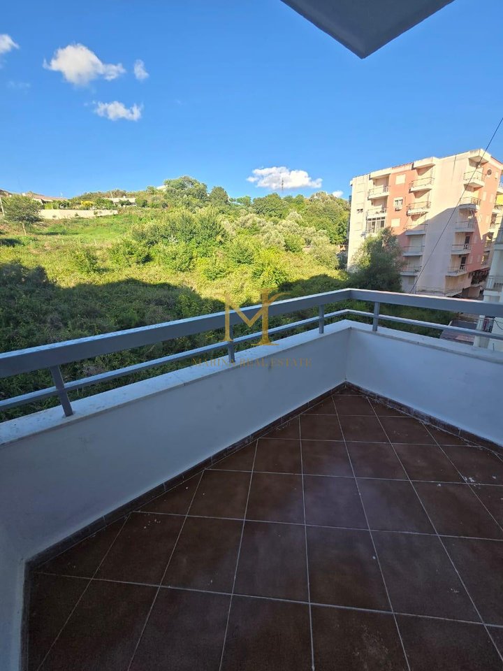 VENDESI IN VENDITA APPARTAMENTO 1+1 NELLA ROCCIA DI KAVAJA!!