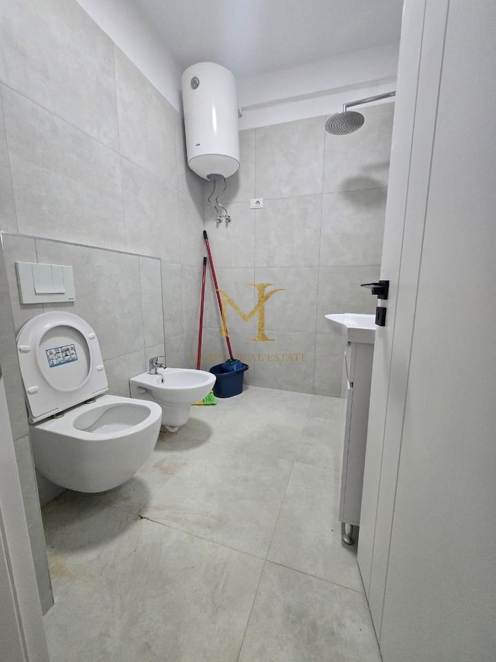 VENDESI IN VENDITA APPARTAMENTO 1+1 NELLA ROCCIA DI KAVAJA!!