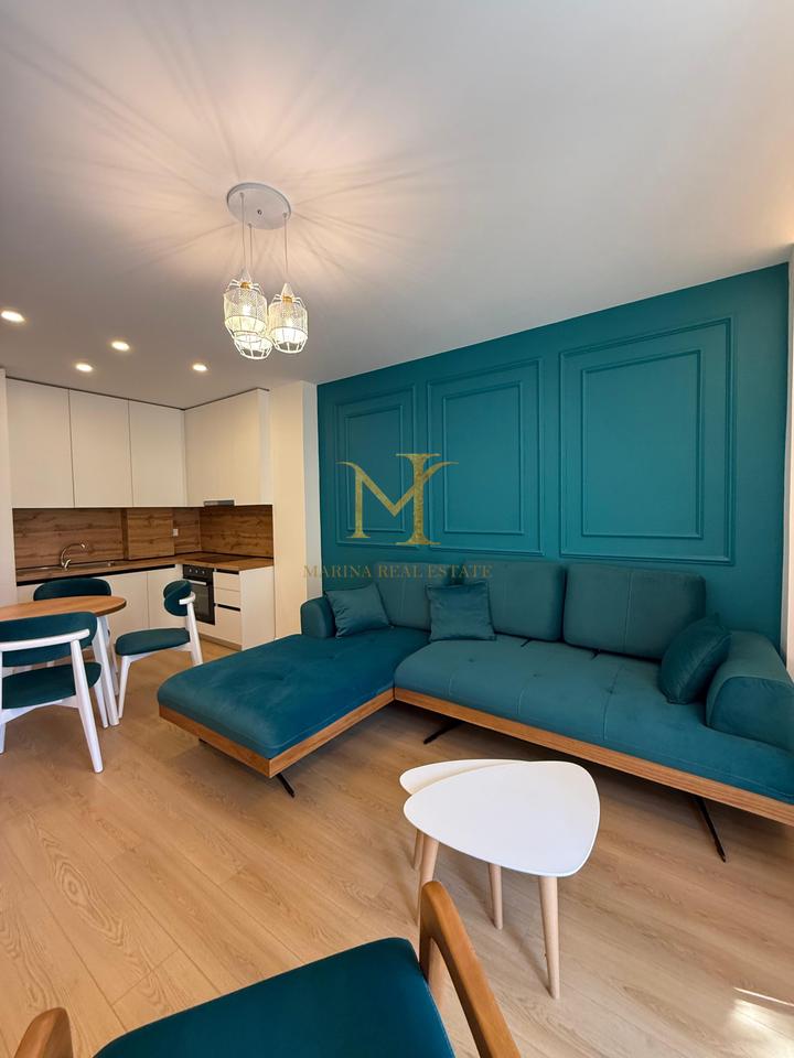 Shitet apartament unik 2+1+2+2 në kompleksin e mirënjohur “Freskia”, Golem – Durrës, vetëm 100 metra larg detit.