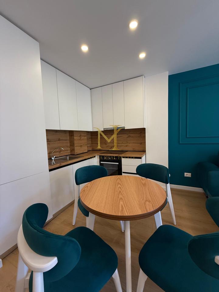 Shitet apartament unik 2+1+2+2 në kompleksin e mirënjohur “Freskia”, Golem – Durrës, vetëm 100 metra larg detit.