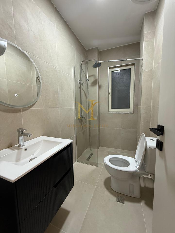 Shitet apartament unik 2+1+2+2 në kompleksin e mirënjohur “Freskia”, Golem – Durrës, vetëm 100 metra larg detit.