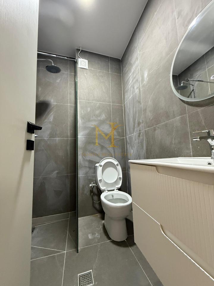 Shitet apartament unik 2+1+2+2 në kompleksin e mirënjohur “Freskia”, Golem – Durrës, vetëm 100 metra larg detit.