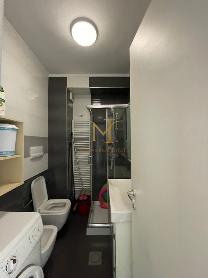Apartament për shitje në vijë të parë me detin – Shkëmbi i Kavajës