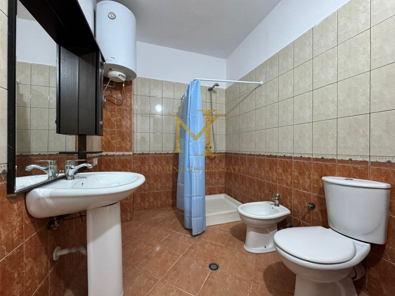 VENDESI IN VENDITA APPARTAMENTO 2+1 SULLA SPIAGGIA DI DURAZZO!!