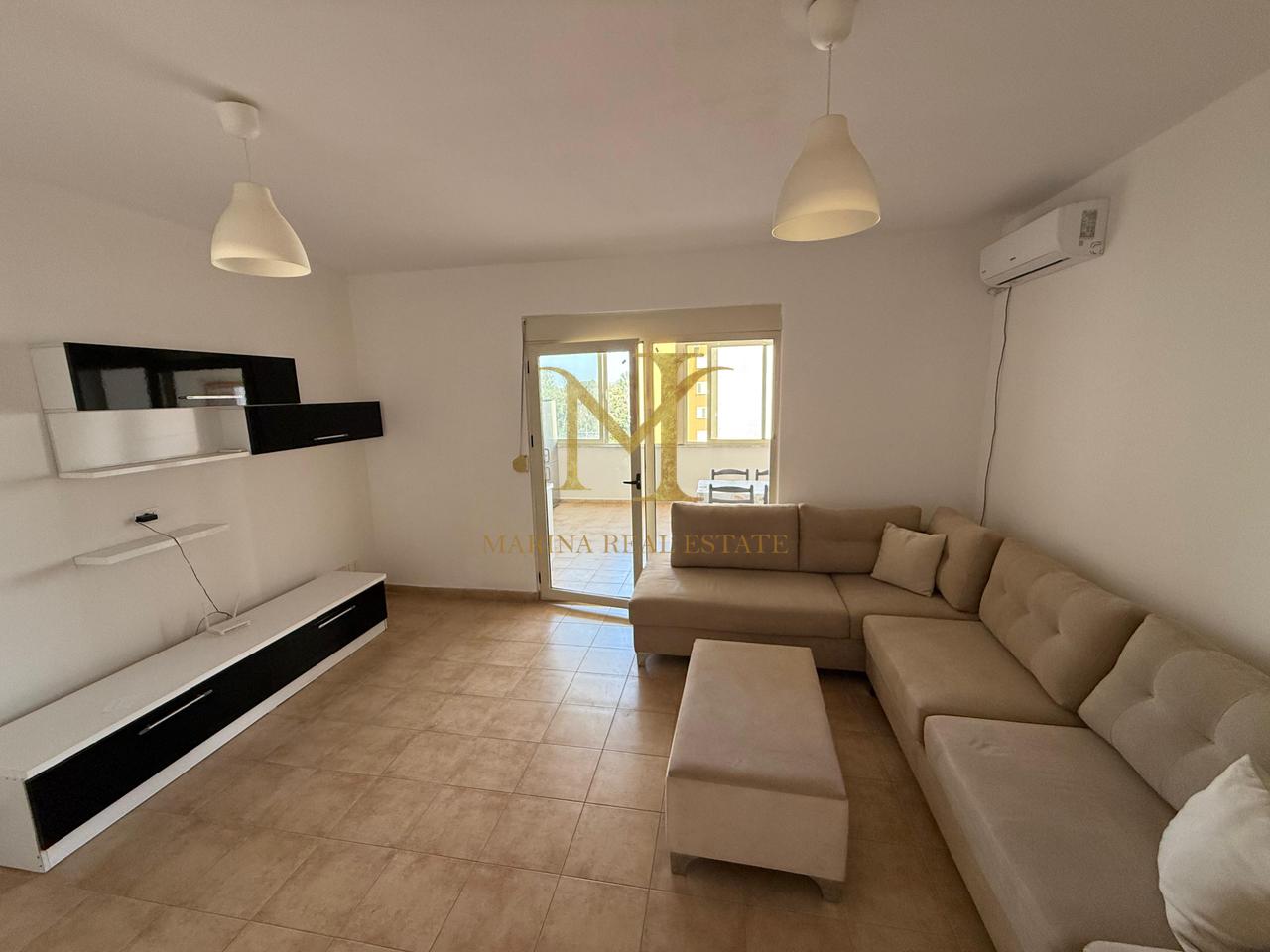 SHITET APARTAMENT 1+1 ME KUZHINE TE VECUAR + VERANDE NE PLEPA KOMPLEKSI ROTONDO !