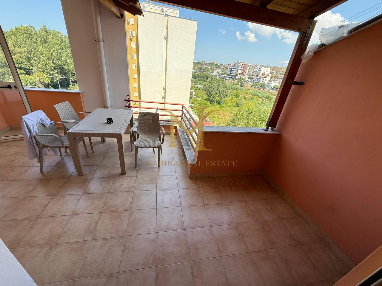 SHITET APARTAMENT 1+1 ME KUZHINE TE VECUAR + VERANDE NE PLEPA KOMPLEKSI ROTONDO !