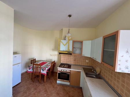 ? VENDESI APPARTAMENTO 2+1 A DURRËS – POSIZIONE FANTASTICA!