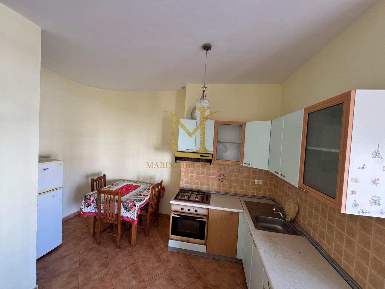 ? VENDESI APPARTAMENTO 2+1 A DURRËS – POSIZIONE FANTASTICA!